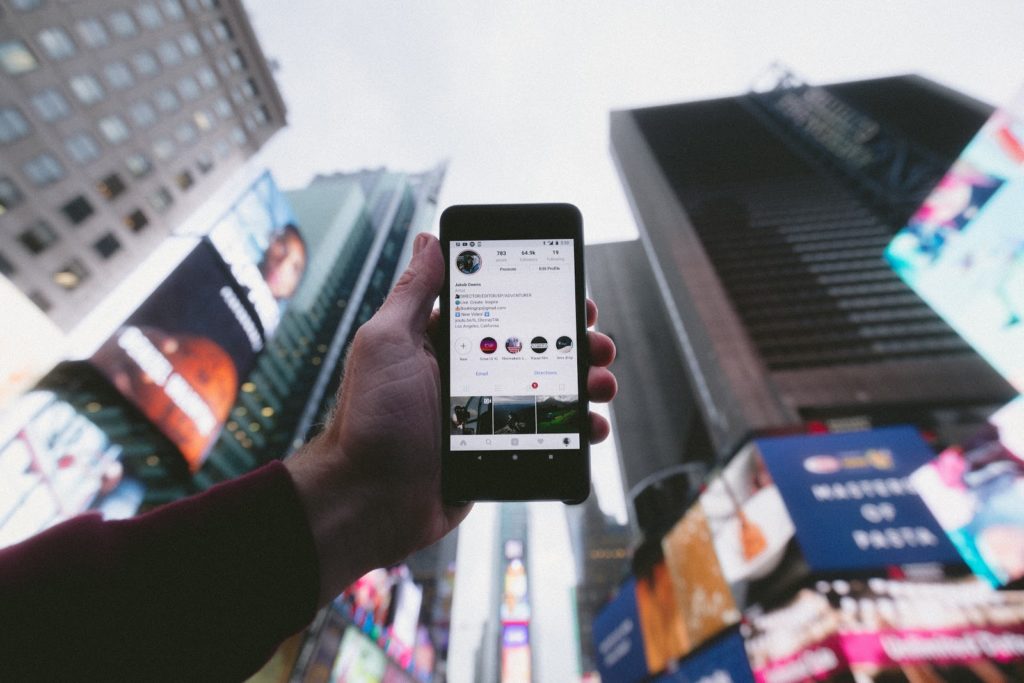Pros and Cons of Using Instagram Advertising