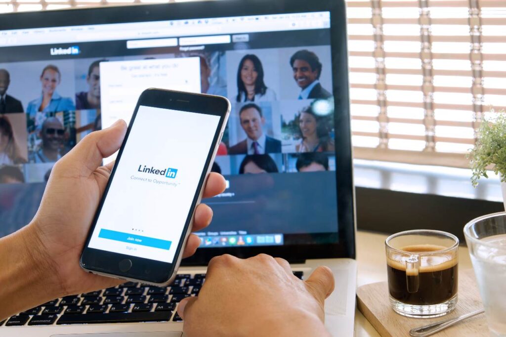 SND_Blog_Tips-to-LI-Growth_Image of Linkedin App on iphone and Linkedin site on laptop